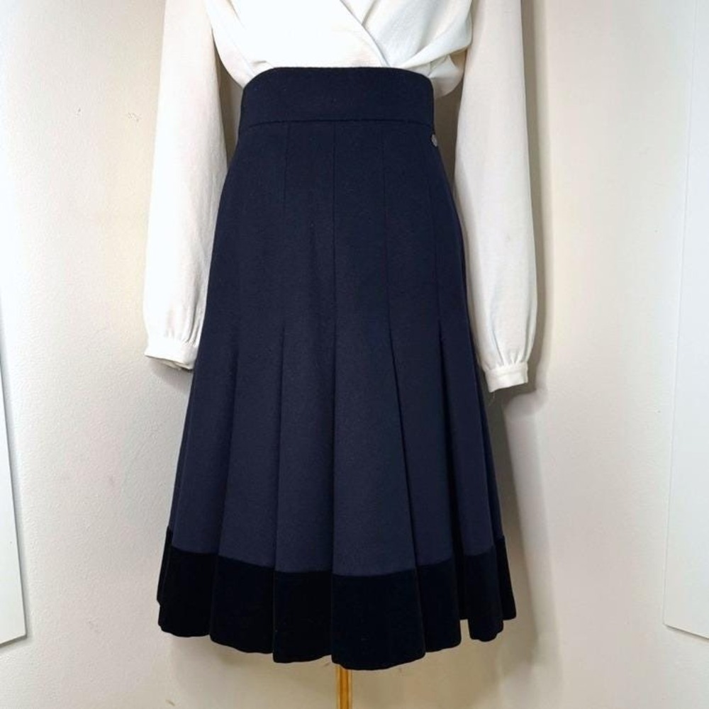 Chanel Fall 2009‎ Navy Wool Alpaca Pleated Skirt Star Concho Button Size 40 - Picture 2 of 8